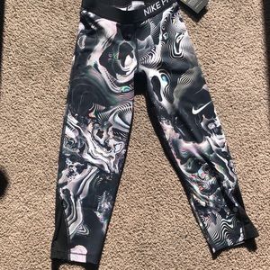 NWT Women’s Nike Pro Tight Fit Pro Capri